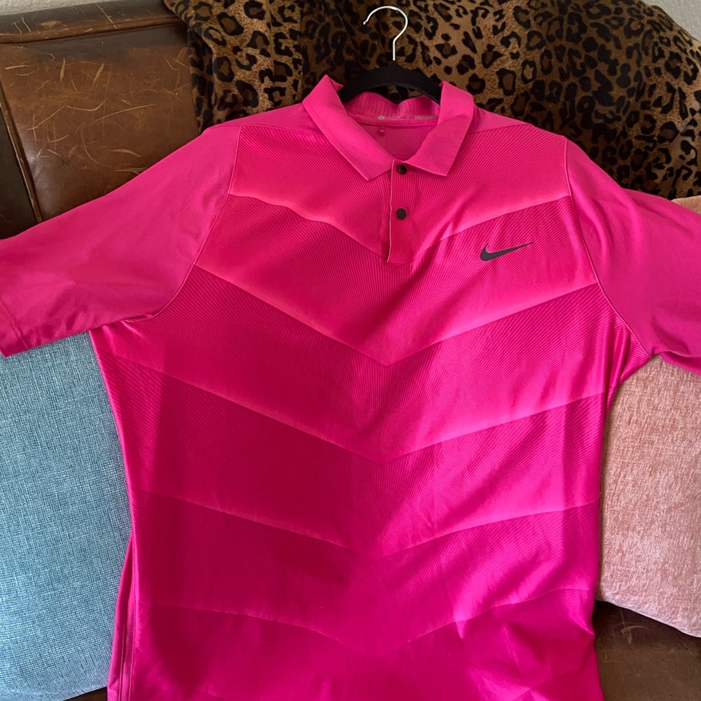 Tiger Woods Collection NIKE Polo Shirt Men’s Sz. Medium Excellent Condition.